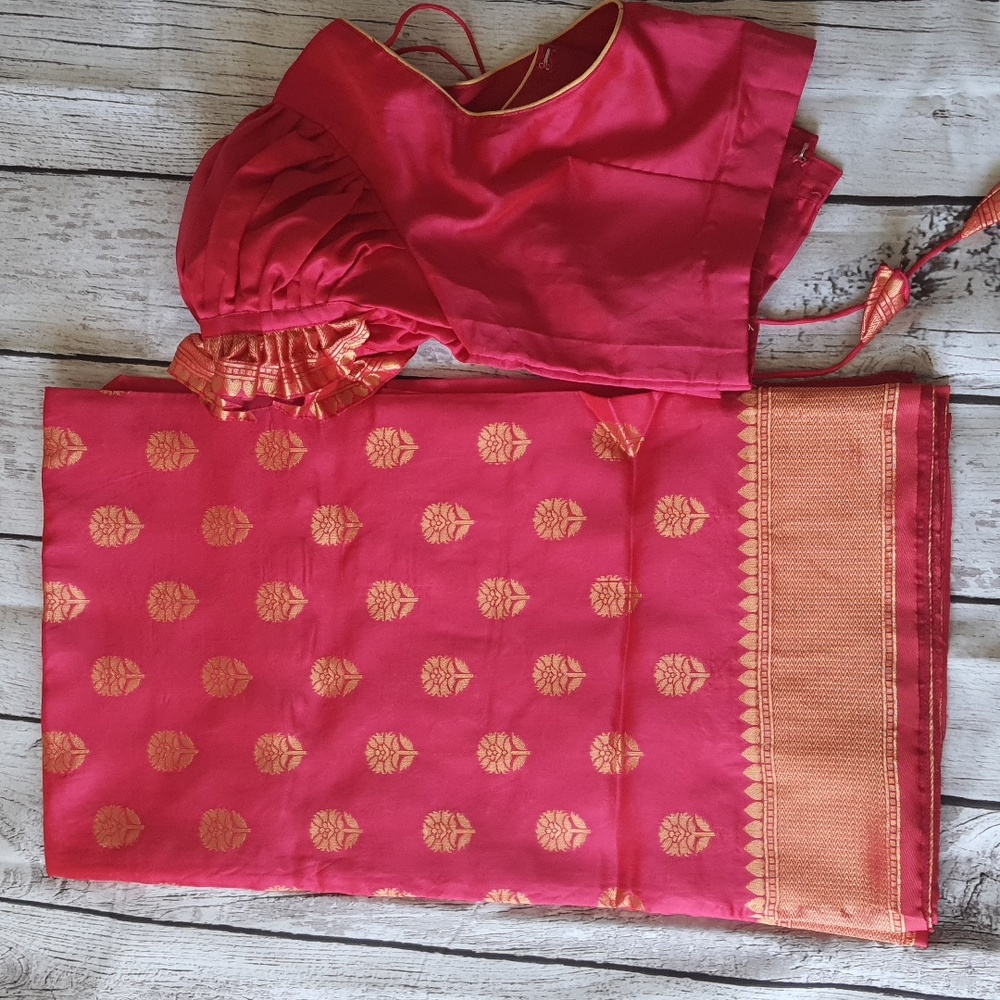 Pink Banarasi type Silk Saree with Gold Zari Border & Puff Sleeve Blouse